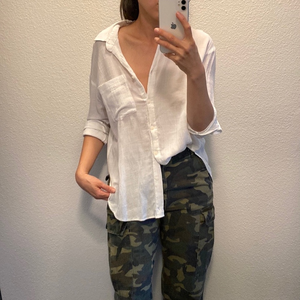 H&M White flowy button down vacation shirt